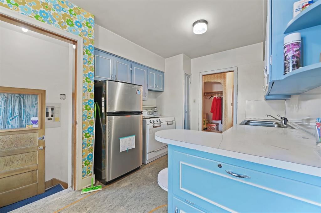 422 23 Avenue NW, Calgary — photo 5 of 26