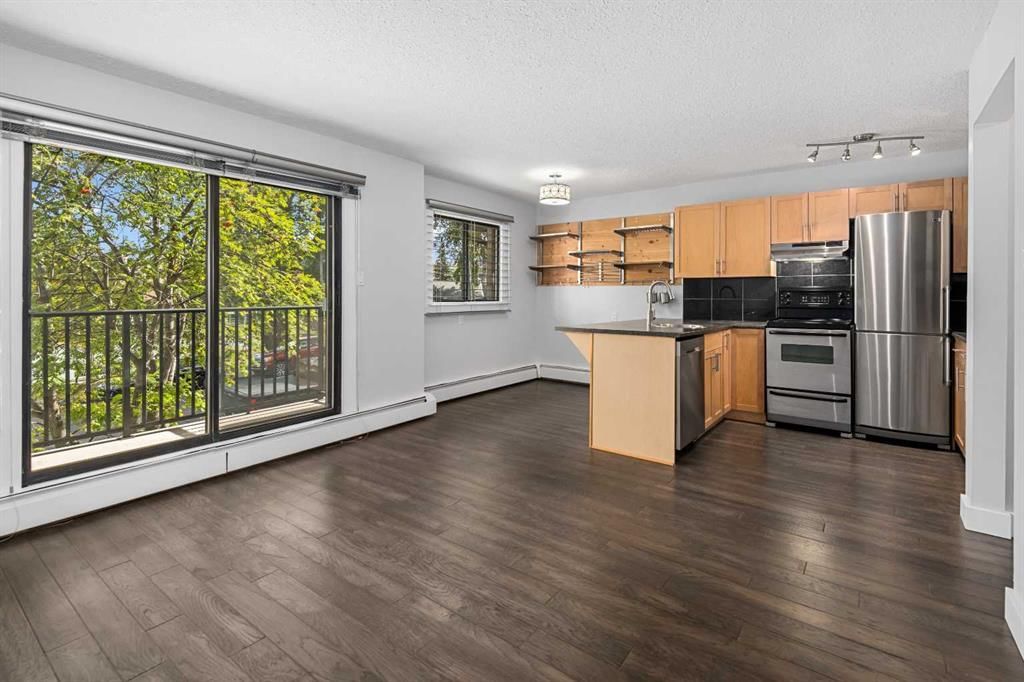 6, 2407 17 Street SW, Calgary — photo 2 of 23