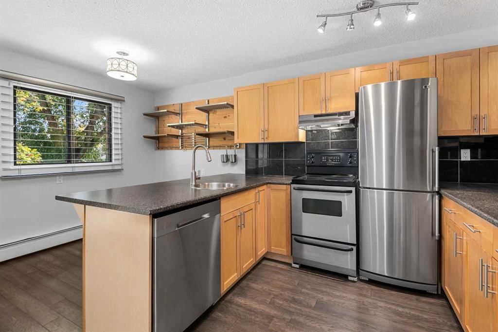 6, 2407 17 Street SW, Calgary — photo 5 of 23