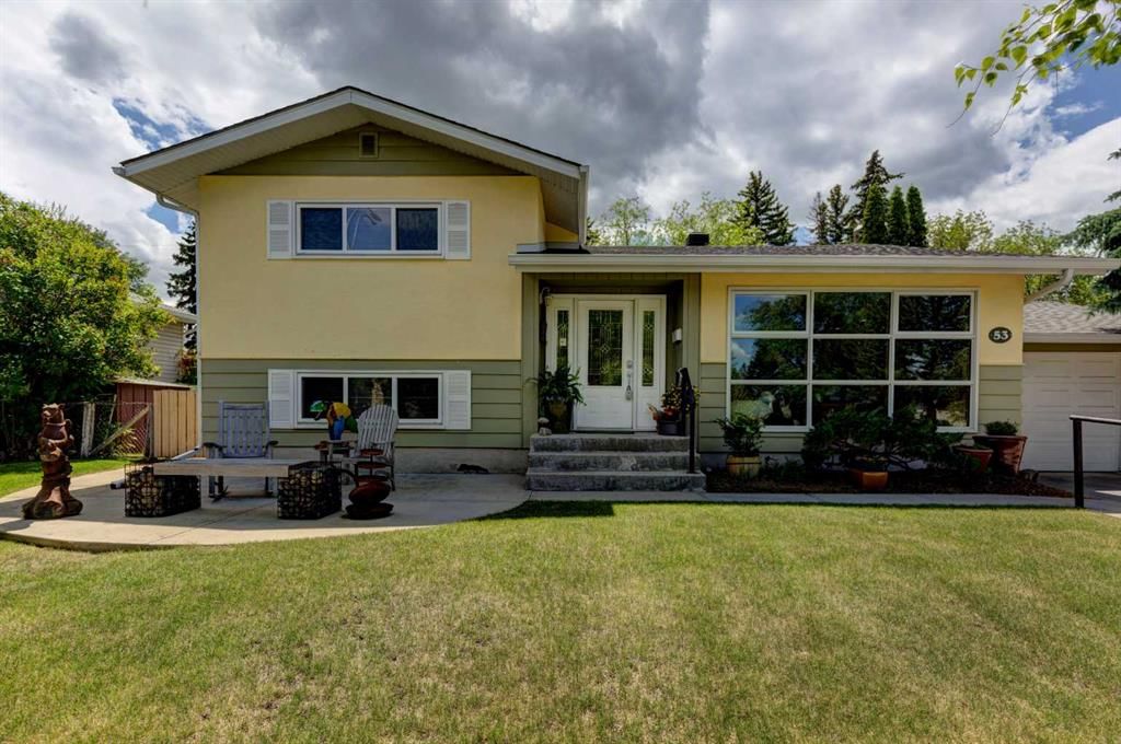 53 Wildwood Drive SW, Calgary — photo 3 of 46