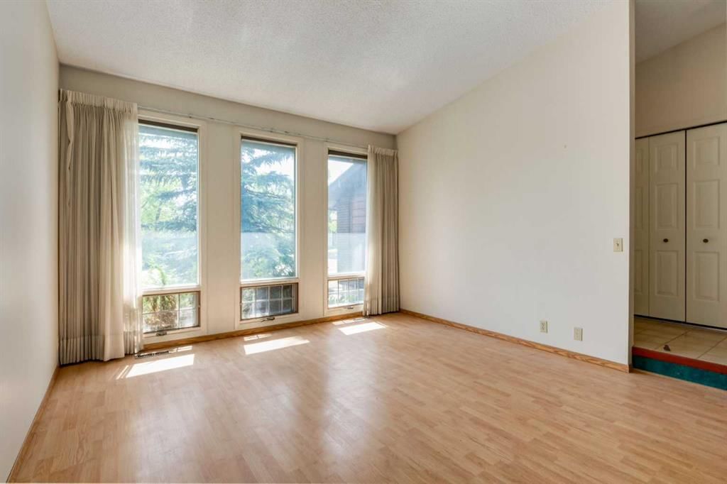 300 Edgehill Drive NW, Calgary — photo 5 of 44