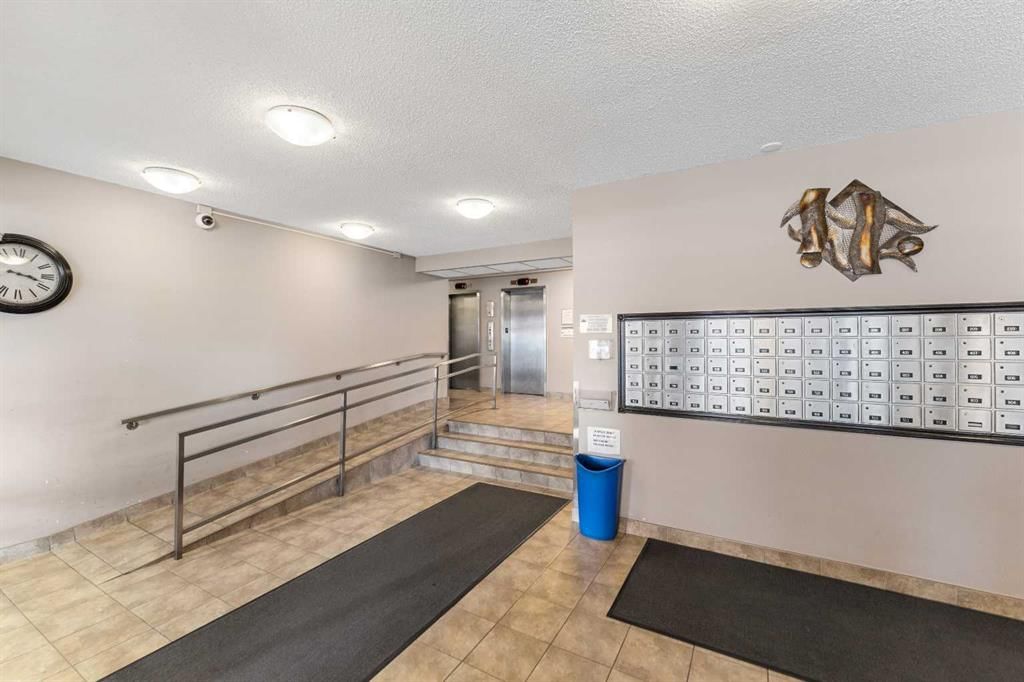 809, 1335 12 Avenue SW, Calgary — photo 4 of 33
