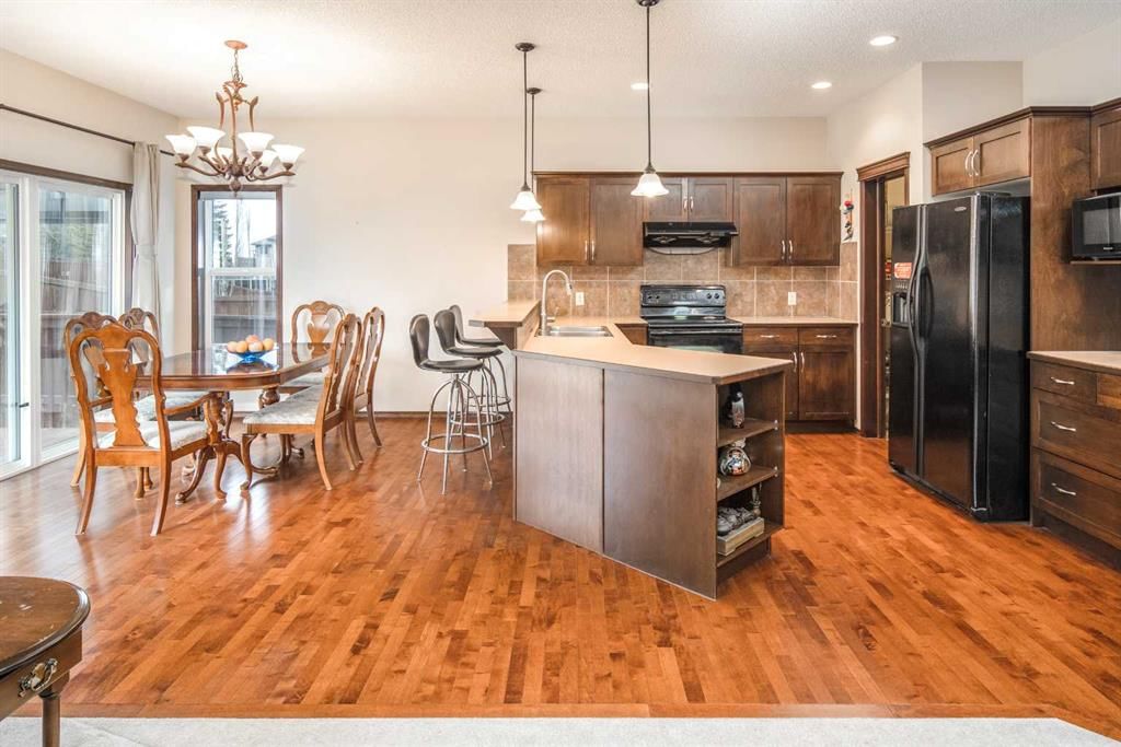 109 St Moritz Place SW, Calgary — photo 2 of 30