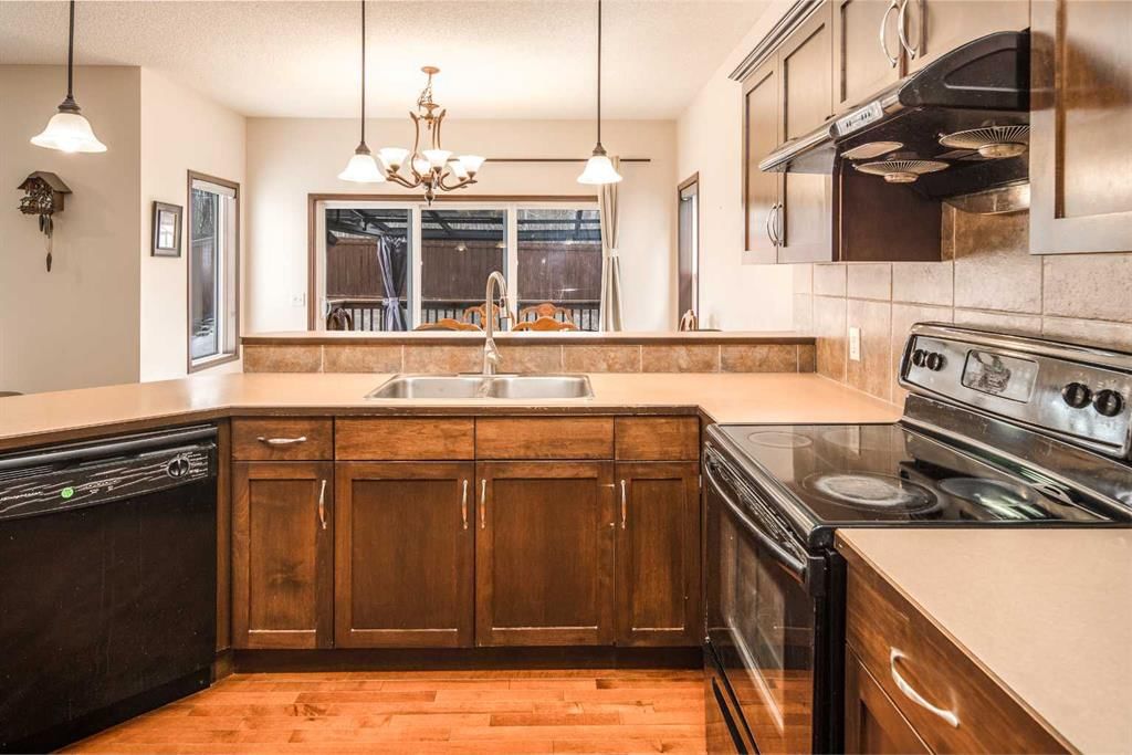 109 St Moritz Place SW, Calgary — photo 4 of 30