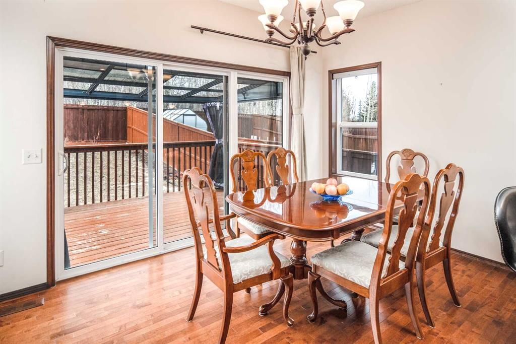109 St Moritz Place SW, Calgary — photo 5 of 30