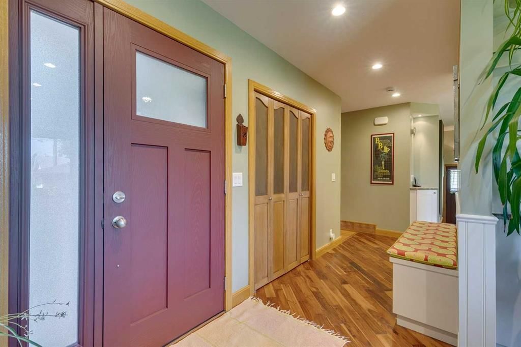 126 Westwood Drive SW, Calgary — photo 2 of 43