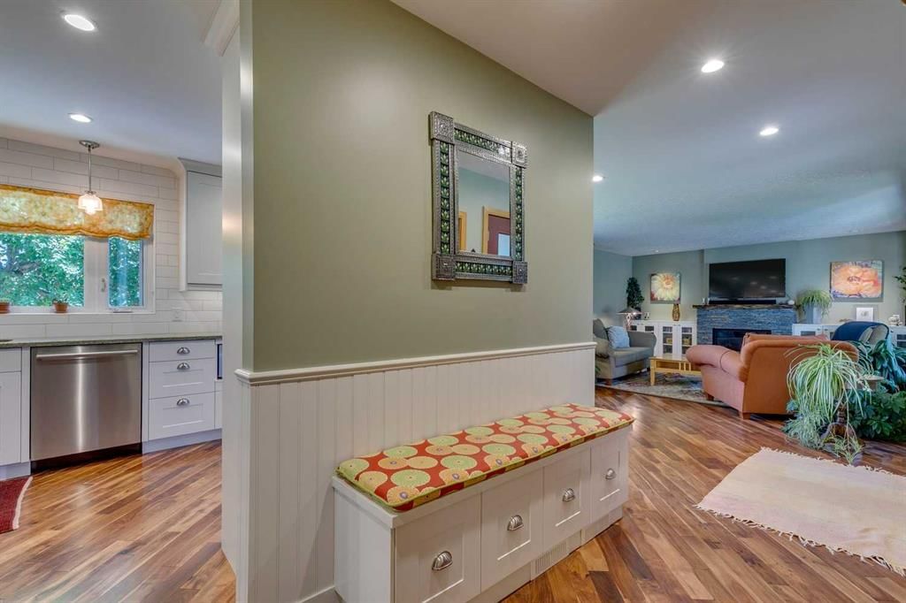 126 Westwood Drive SW, Calgary — photo 3 of 43