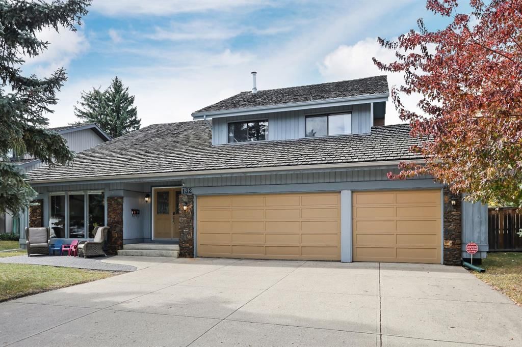 132 Oakmount Road SW, Calgary — main listing photo