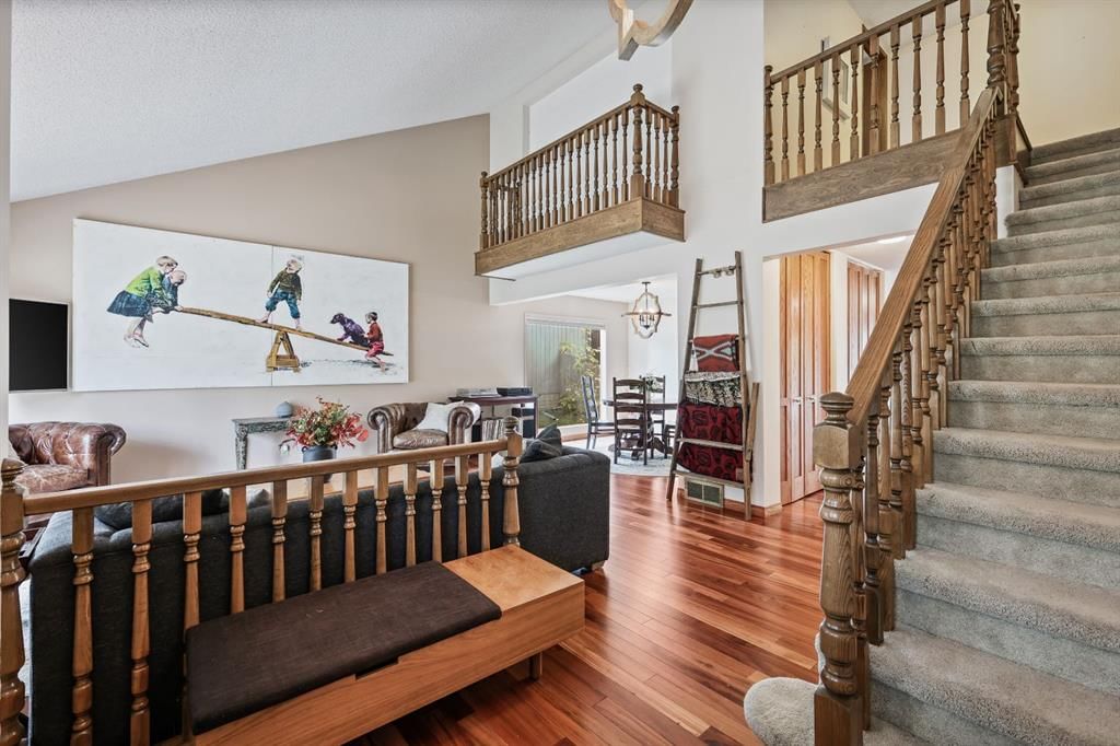132 Oakmount Road SW, Calgary — photo 4 of 46