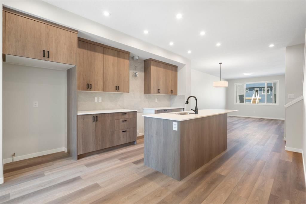 620 Rowmont Boulevard NW, Calgary — main listing photo