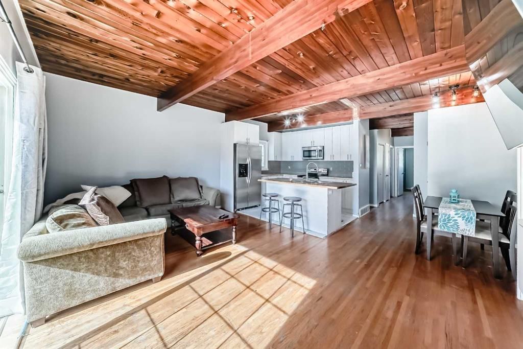 7508 36 Avenue NW, Calgary — photo 3 of 49