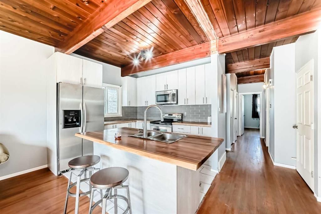 7508 36 Avenue NW, Calgary — photo 4 of 49