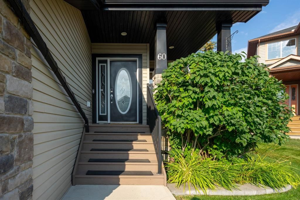 60 Elmont Court SW, Calgary — photo 2 of 50