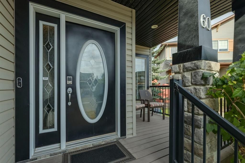 60 Elmont Court SW, Calgary — photo 3 of 50
