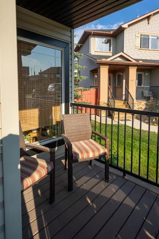 60 Elmont Court SW, Calgary — photo 4 of 50