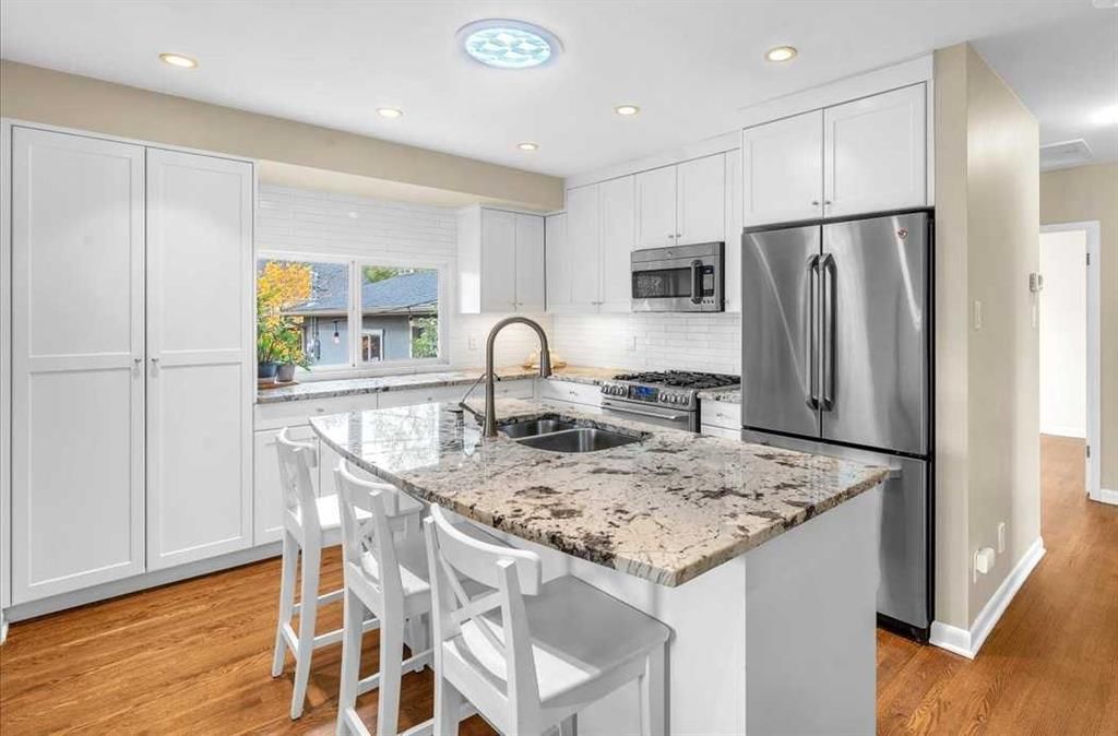 3 Walnut Drive SW, Calgary — photo 5 of 50