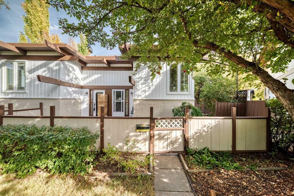 15 Arlington Bay SE, Calgary — main listing photo