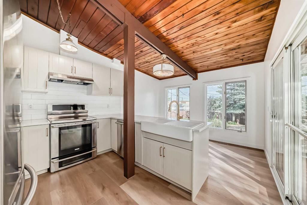 15 Arlington Bay SE, Calgary — photo 3 of 27