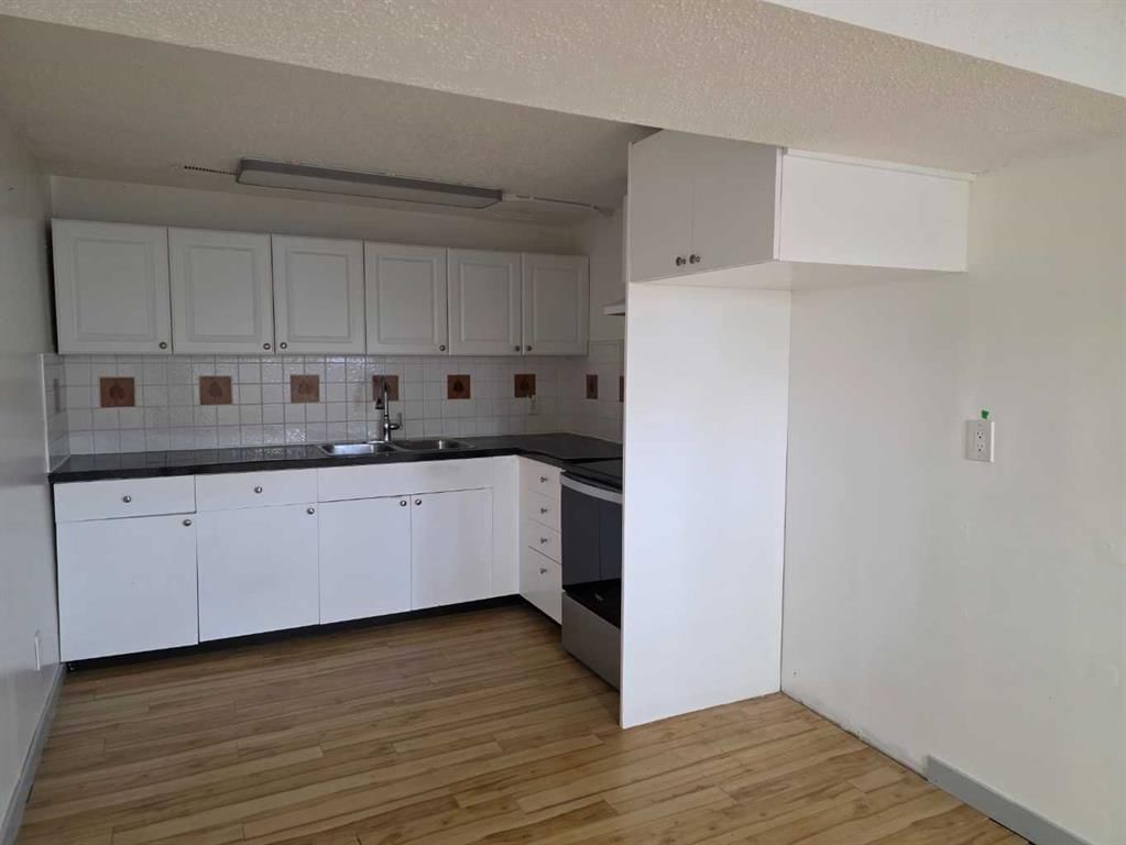 371 Penswood Way SE, Calgary — photo 5 of 6