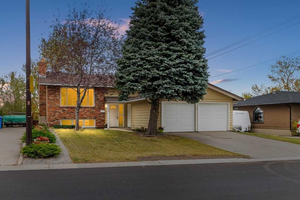 112 Nottingham Road NW, Calgary — main listing photo