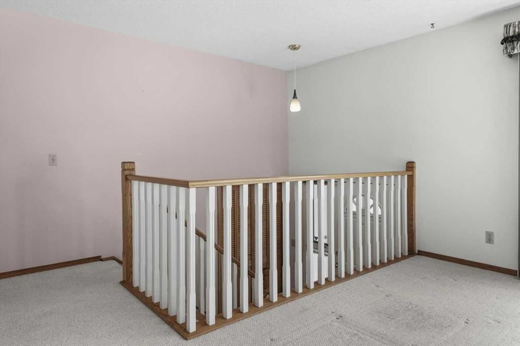 112 Nottingham Road NW, Calgary — photo 5 of 43