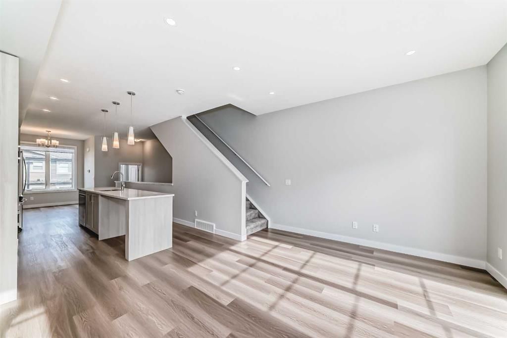 710 Sage Hill Grove NW, Calgary — photo 5 of 24