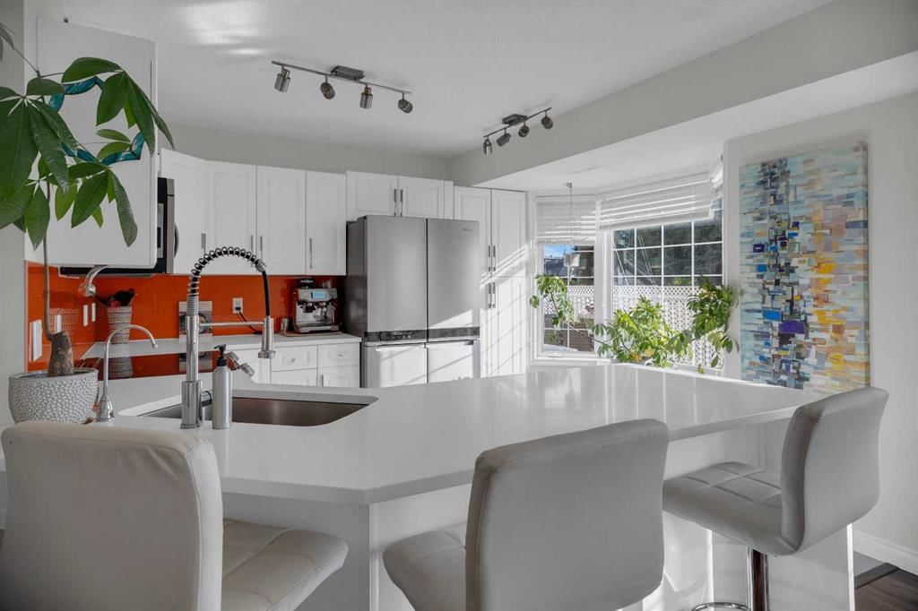 2, 2208 29 Street SW, Calgary — main listing photo