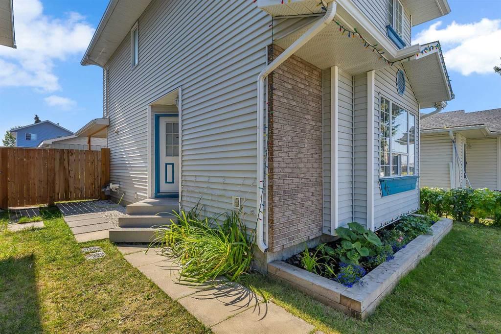 43 MARTINWOOD Road NE, Calgary — photo 2 of 26