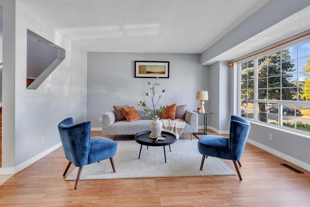 43 MARTINWOOD Road NE, Calgary — photo 4 of 26