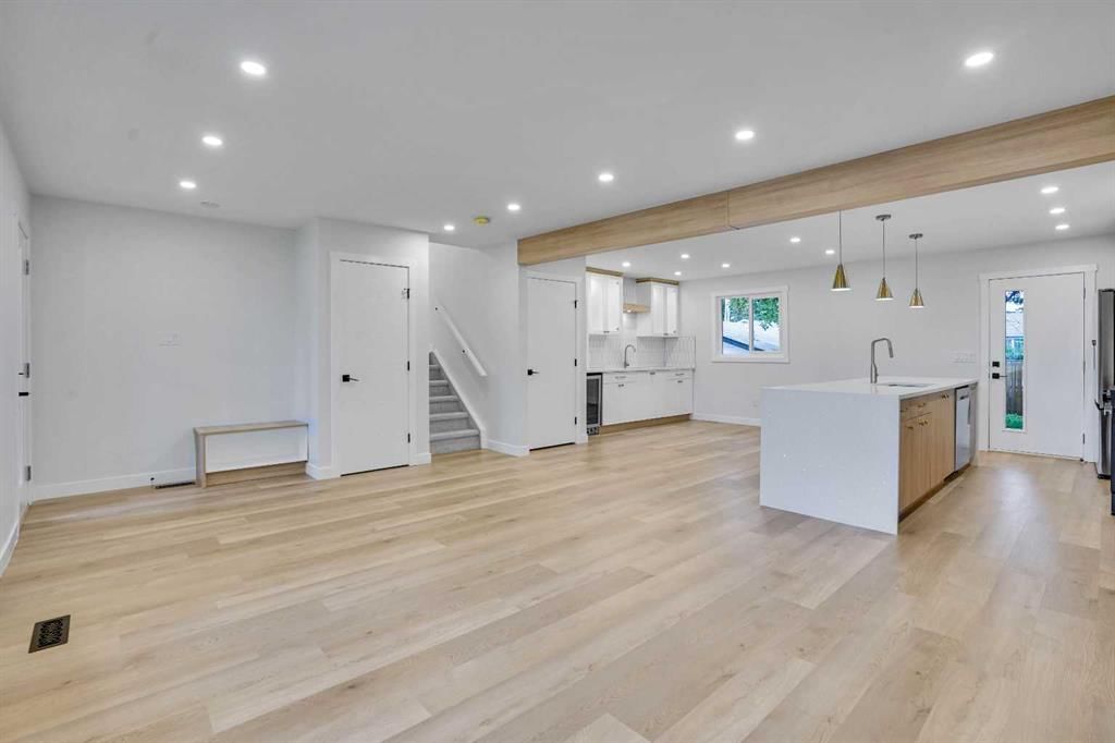 111 Allandale Close SE, Calgary — photo 5 of 40