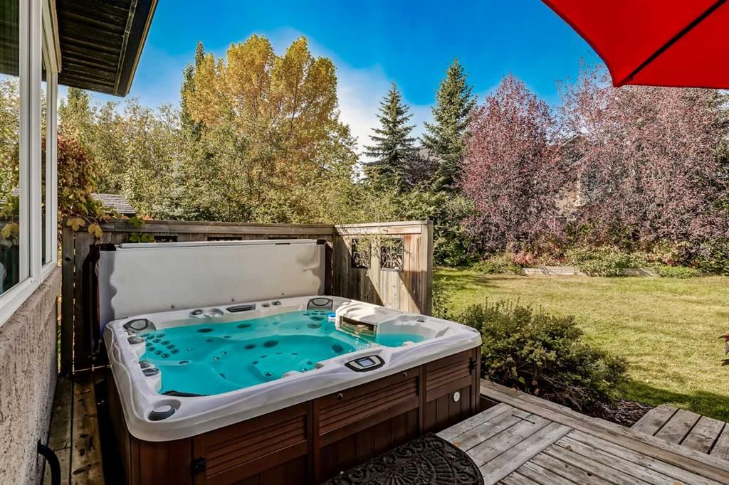 57 Strathlea Grove SW, Calgary — photo 2 of 50