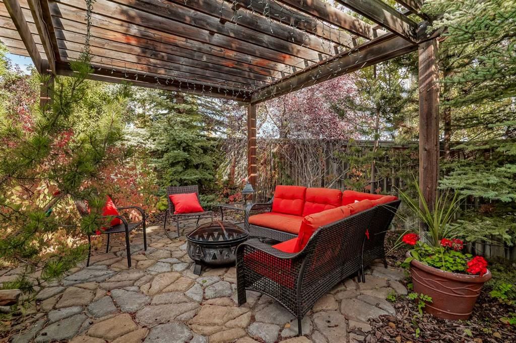 57 Strathlea Grove SW, Calgary — photo 3 of 50