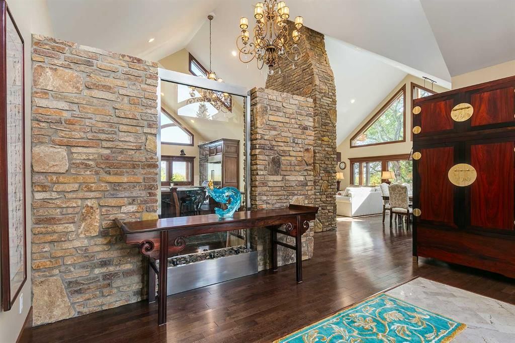 1661 St Andrews Place NW, Calgary — photo 4 of 49