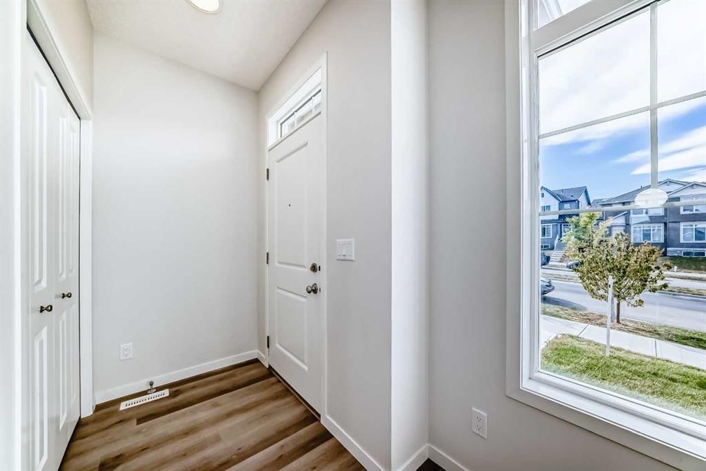 36 Edith Gate NW, Calgary — photo 3 of 44