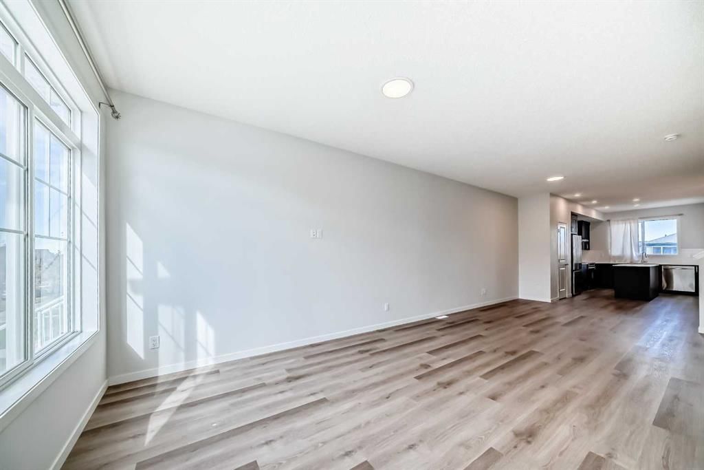 36 Edith Gate NW, Calgary — photo 4 of 44