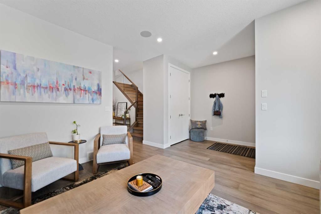 3505 41 Street SW, Calgary — photo 4 of 32