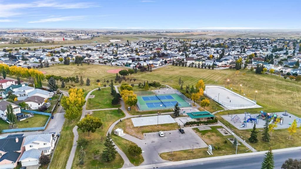 187 Applebrook Circle SE, Calgary — photo 5 of 39