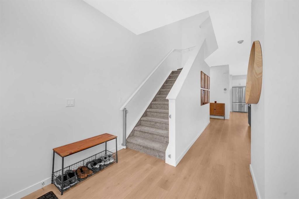 18 Wolf Creek Rise SE, Calgary — photo 3 of 42