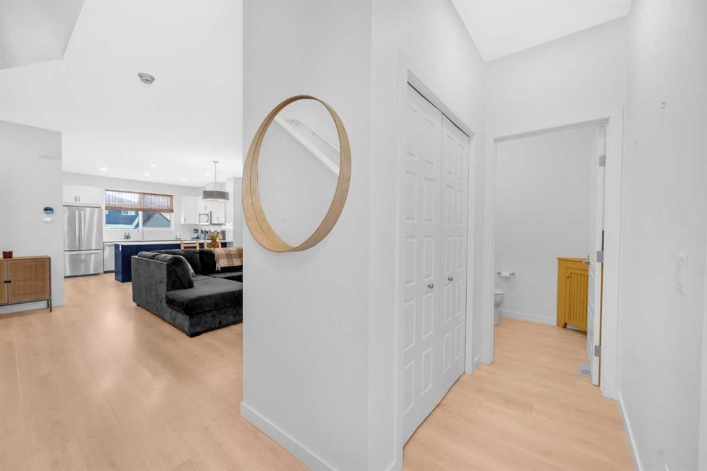 18 Wolf Creek Rise SE, Calgary — photo 5 of 42