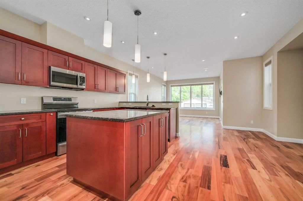 7418 36 Avenue NW, Calgary — photo 2 of 41