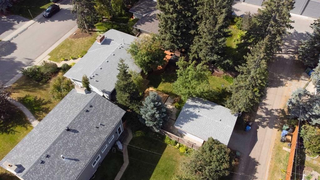 7808 Chardie Road SW, Calgary — photo 4 of 47