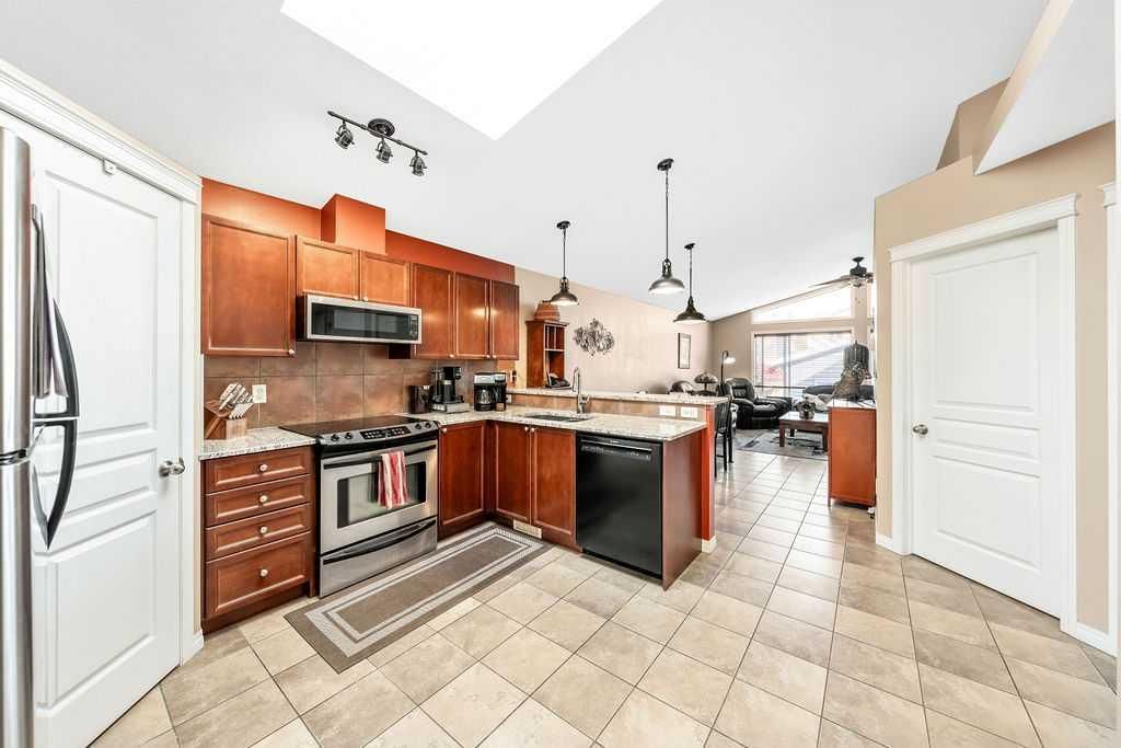 196 New Brighton Green SE, Calgary — photo 4 of 36