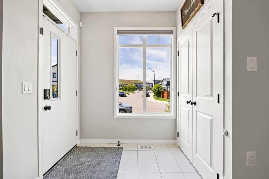 42 Wolf Creek Manor SE, Calgary — photo 4 of 38