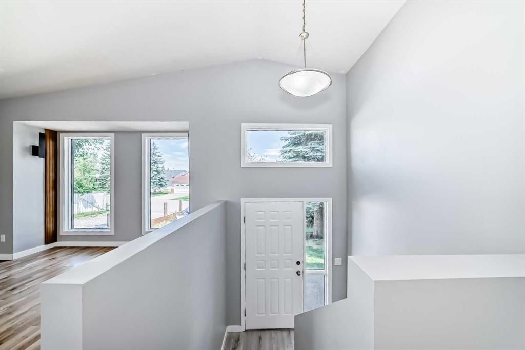 77 Shawfield Way SW, Calgary — photo 2 of 50