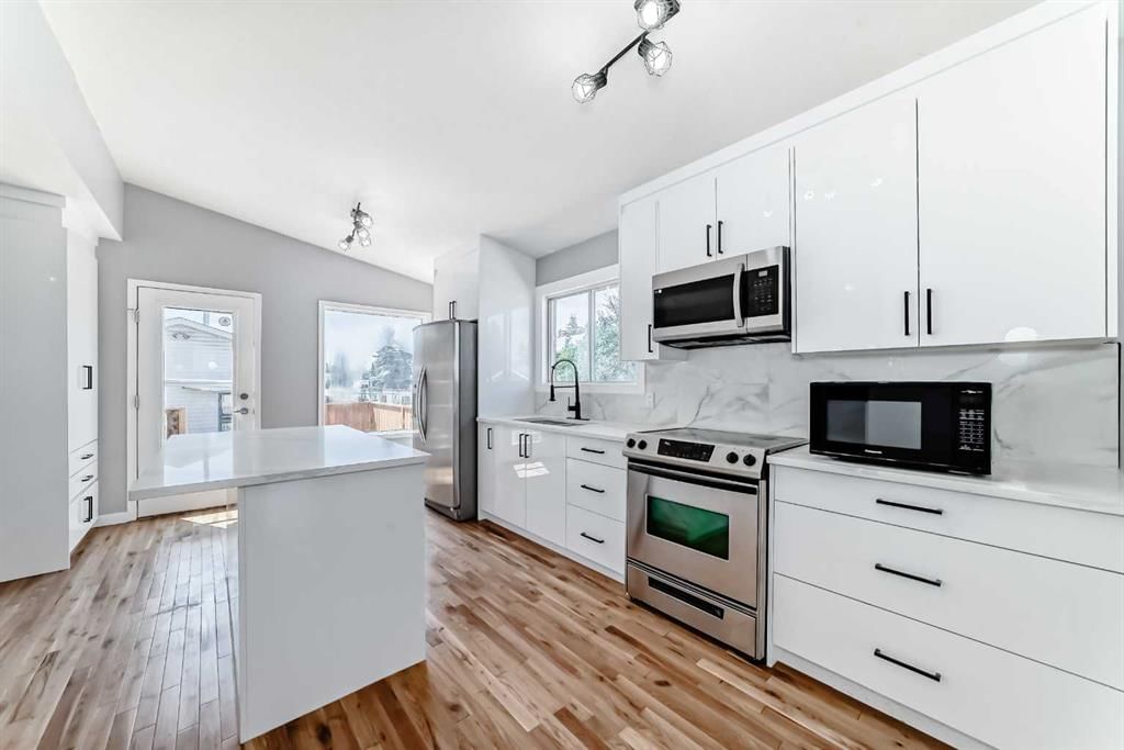 77 Shawfield Way SW, Calgary — photo 3 of 50