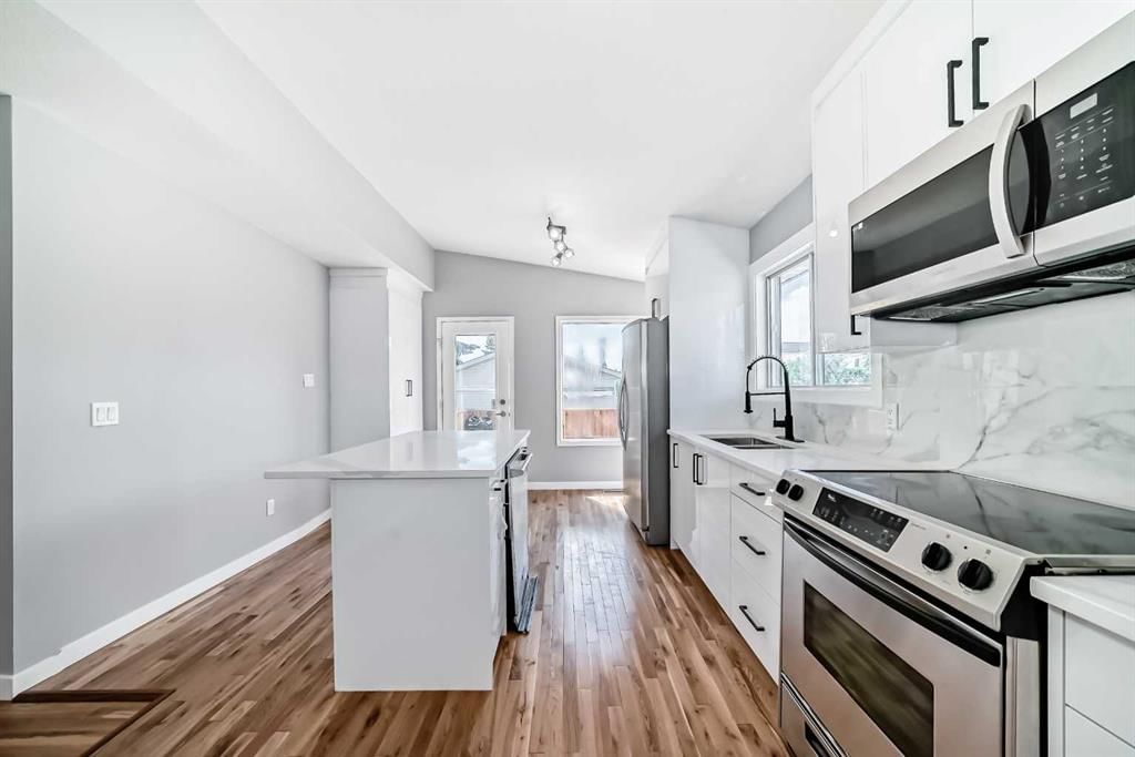 77 Shawfield Way SW, Calgary — photo 4 of 50
