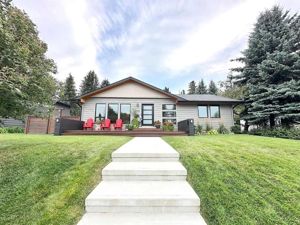 139 Wildwood Drive SW, Calgary — main listing photo