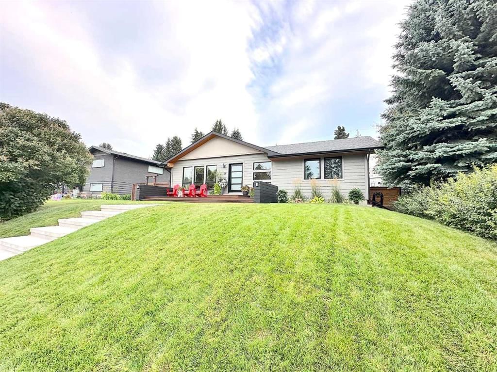 139 Wildwood Drive SW, Calgary — photo 2 of 44