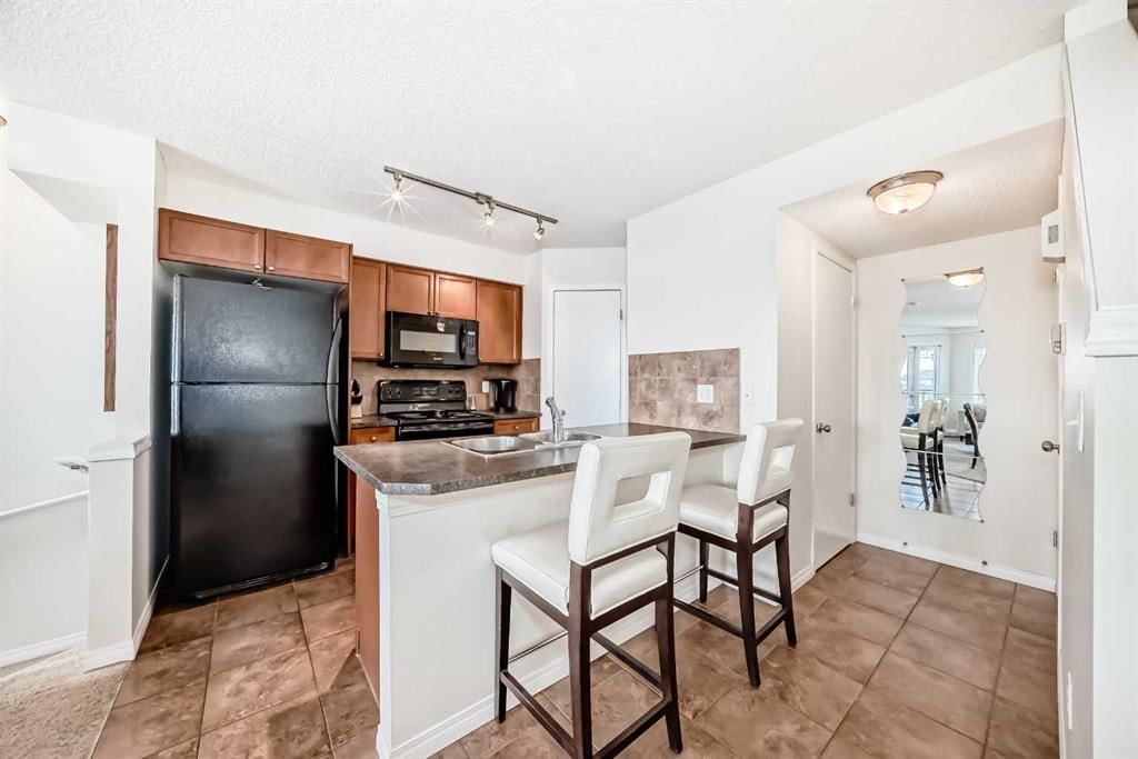 #12, 21 McKenzie Towne Gate SE, Calgary — photo 3 of 48