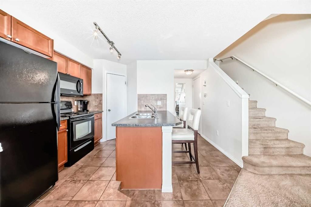 #12, 21 McKenzie Towne Gate SE, Calgary — photo 4 of 48